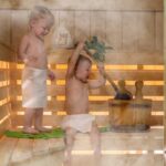 Kinder in einer Sauna